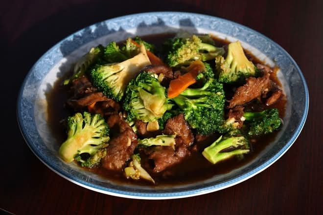 B3 Beef with Broccoli 芥蓝牛